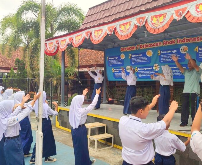 Kegiatan Rutin Senam Anak Indonesia Hebat SMPN 1 CIJEUNGJING