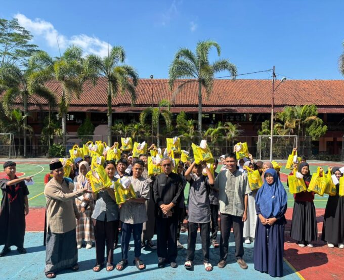 Kegiatan Santunan Ramadan di SMPN 1 Cijeungjing: Wujud Kepedulian dan Berbagi Kebahagiaan