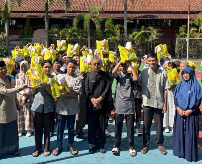 Kegiatan Santunan Ramadan di SMPN 1 Cijeungjing: Wujud Kepedulian dan Berbagi Kebahagiaan