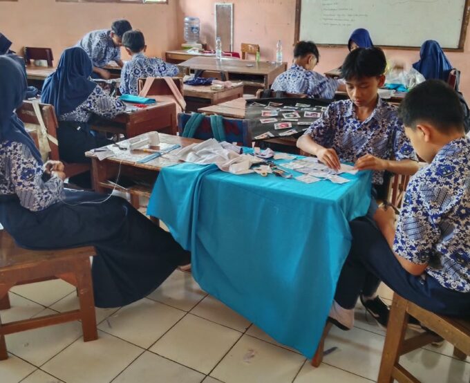 Kegiatan Kokurikuler SMPN 1 Cijeungjing: Mengasah Kreativitas Siswa melalui Projek Karya Seni